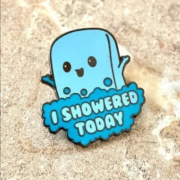🚿 I showered today enamel pin - Picture 6 of 6